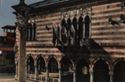 Udine, finestrone della Loggia municipale con le bandiere degli stati Alleati