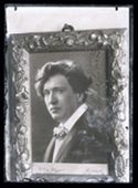 Ritratto di Ferruccio Busoni da una fotografia incorniciata di Albert Meyer, con dedica: al signor Bongiovanni ricordo del suo devotissimo Ferruccio Busoni, aprile 1906