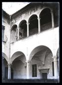Portico e loggiato di palazzo Salaroli Paleotti: via Zamboni 25: Bologna