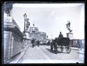 Una carrozza di passaggio sul ponte Sant’Angelo: prospetto del Castel Sant’Angelo: Roma