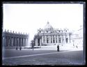 Piazza San Pietro con il colonnato, la fontana di Gian Lorenzo Bernini e la basilica di San Pietro in Vaticano: Città del Vaticano