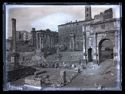 Il Foro Romano: la colonna di Foca, il tempio di Saturno, il tempio di Vespasiano e Tito e l’arco Settimio Severo: prospetto del palazzo Senatorio: Roma