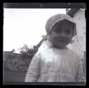 Una bambina nel giardino sul lato est della villa di Gaibola, detta la Vigna: Bologna