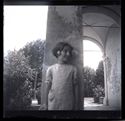 Una bambina appoggiata ad una colonna del loggiato della villa di Gaibola, detta la Vigna: Bologna