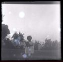 Una bambina nel giardino sul lato nord della villa di Gaibola, detta la Vigna: Bologna