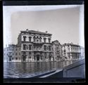Veduta dalla gondola sul Canal Grande del palazzo Balbi: Venezia