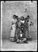 Foto di gruppo nel terrazzo del villino: Caterina Frontali, Lina Guerrini, Antonietta Matteucci, Delia Poletti, Guido Guerrini e altri: Bellaria