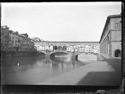 Veduta del ponte Vecchio dal lungarno degli Archibusieri: Firenze