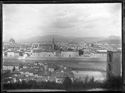 Veduta panoramica di Firenze dalle Rampe: il lungarno delle Grazie e in secondo piano il fianco della basilica di Santa Croce e la cupola del Brunelleschi della cattedrale di Santa Maria del Fiore