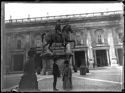 Maria Nigrisoli, Guido e Lina Guerrini davanti alla statua equestre di Marco Aurelio: piazza del Campidoglio: Roma