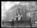 La fontana del Nettuno ghiacciata: prospetto del Palazzo Comunale in piazza del Nettuno: Bologna