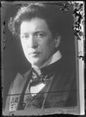 Ritratto di Ferruccio Busoni da una fotografia incorniciata, con dedica: all’editore signor F. Bongiovanni in ricordo Ferruccio Busoni 1906