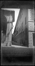 Veduta dalla via Zamboni della via del Guasto fra il Teatro Comunale e il palazzo Paleotti a Bologna