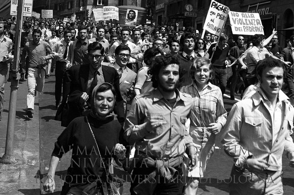 1968: Manifestazione di studenti all'Università La Sapienza e corteo nelle vie della città fino a Piazza Cavour. Roma, 27.4.1968