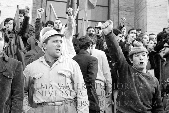 1970: Manifestazione di studenti e operai all'Università La Sapienza durante lo sciopero generale. Roma, 6.2.1970