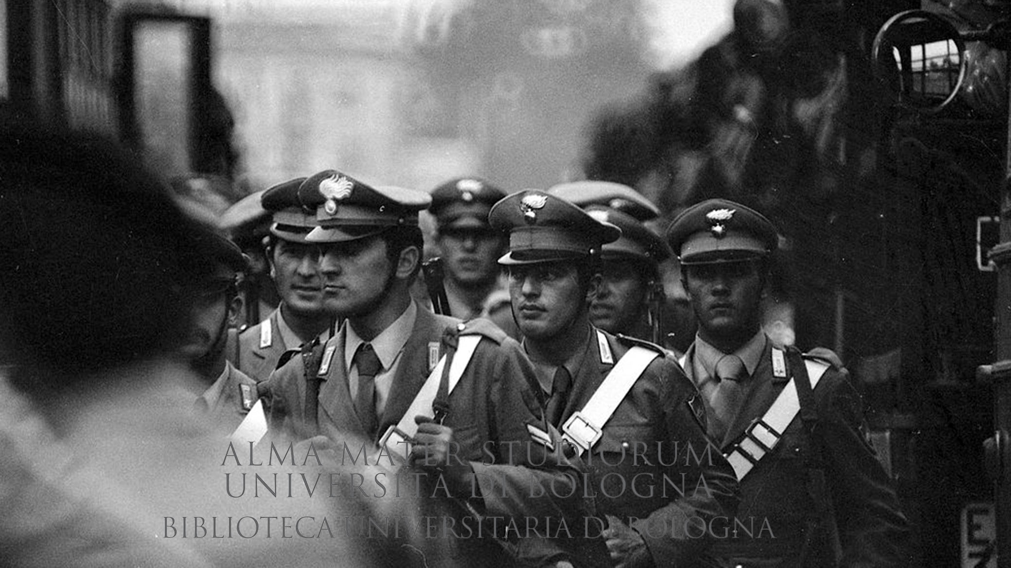 1973: Rivolte al carcere di Rebibbia: intervento da parte di carabinieri. Roma, 1973