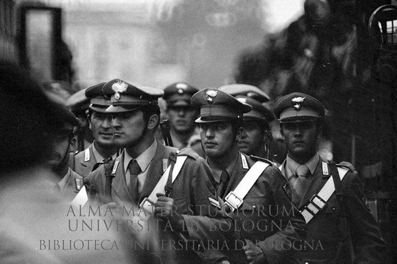 1973: Rivolte al carcere di Rebibbia: intervento da parte di carabinieri. Roma, 1973