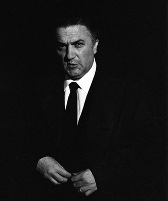 Federico Fellini durante le riprese di «Un’ora (e ½) con il regista di 8 ½» di Sergio Zavoli. Roma, 5.4.1964