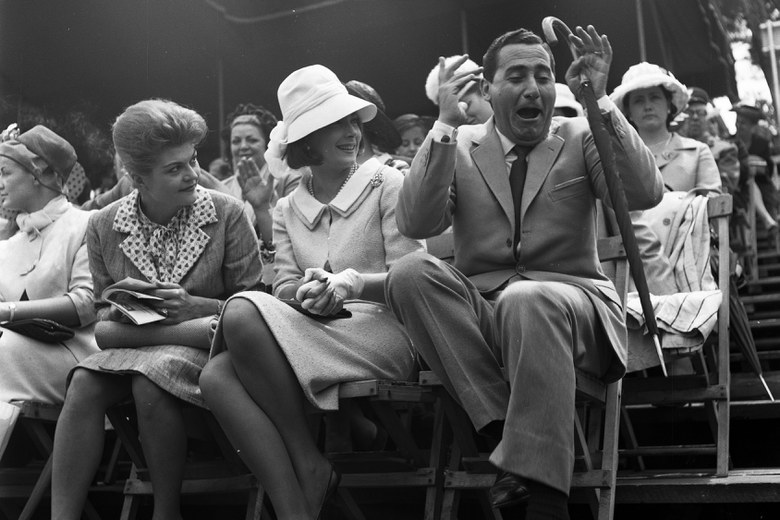 Alberto Sordi e Gianna Maria Canale a Piazza di Siena durante le riprese del film «Il boom». Roma, 20.5.1963