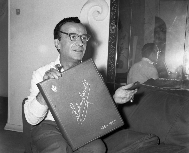 Emilio Schuberth nel suo atelier. Roma, 15.11.1957