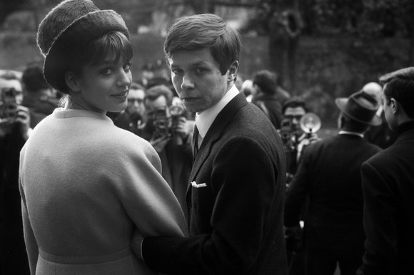 Catherine Spaak, indossa un abito di Roberto Capucci, il giorno delle nozze con Fabrizio Capucci. Roma, 23.2.1963