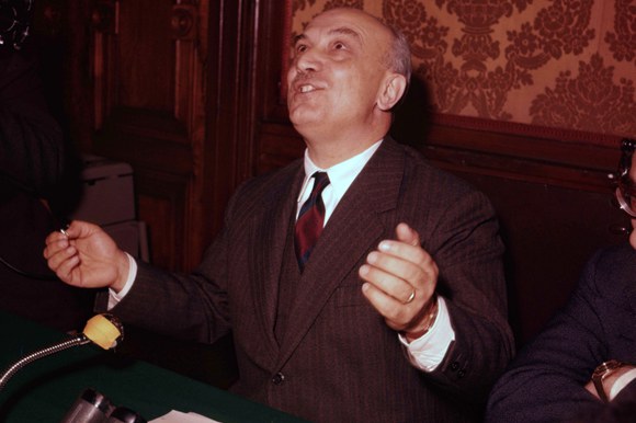 Amintore Fanfani, presidente del Consiglio dei Ministri, alla conferenza stampa che segue le riunioni consiliari sulle questioni legate al mercato comune europeo. Roma, 12 novembre 1958