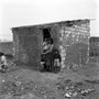 Famiglia in un tugurio alla Borgata Gordiani. Roma, 21.3.1957