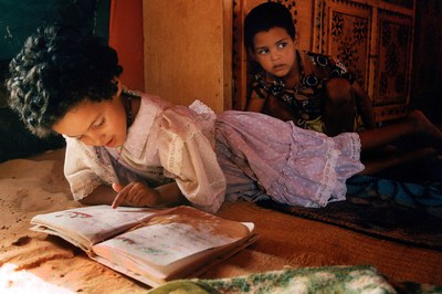 Ph. Luciano Nadalini | Bambini nel villaggio Smara, Algeria 1994 ph. Luciano Nadalini, Bambini nel villaggio Smara, Algeria 1994