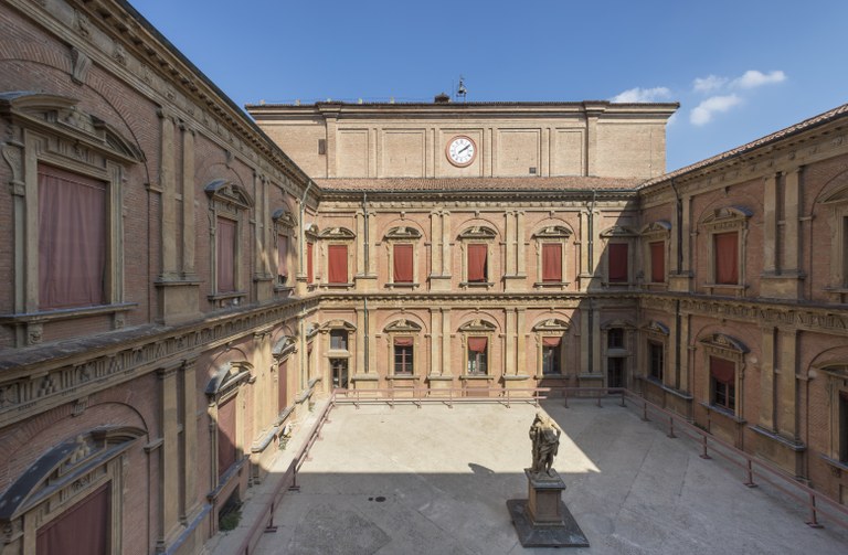 palazzo Poggi cortile