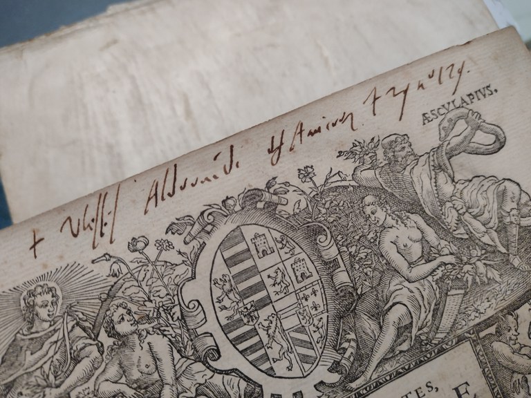Nota di possesso autografa sul frontespizio con antica collocazione “Ulissis Aldrouandi et amicorum F”.  BUB, A.IV.F.I.21, frontespizio (dettaglio)