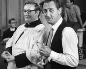 Alberto Sordi dirige gli attori sul set del film «Scusi, lei è favorevole o contrario?». Roma, 7.10.1966