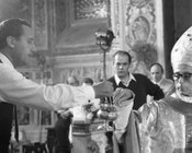 Alberto Sordi dirige gli attori sul set del film «Scusi, lei è favorevole o contrario?». Roma, 7.10.1966