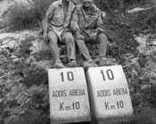 Alberto Sordi con David Niven sul set del film «I due nemici». Latina, 16.6.1961