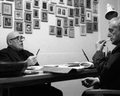 Cesare Zavattini e Vittorio De Sica lavorano alla sceneggiatura del film «Il giudizio universale». Roma, febbraio 1961