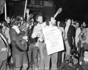 Festeggiamenti in piazza San Giovanni dopo i risultati ottenuti nel Referendum sul divorzio. Roma, 13.5.1974