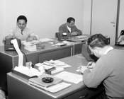 Giornalisti e assistenti di redazione a l'Unità. Roma, gennaio 1957