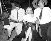 Anita Ekberg e Federico Fellini durante le riprese di «Le tentazioni del dottor Antonio» episodio del film «Boccaccio ’70». Roma, 1.7.1961 
