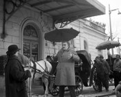 Federico Fellini dirige gli attori durante le riprese del film «I clowns». Stazione San Pietro - Roma, 18.3.1970 