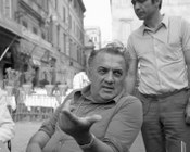 Federico Fellini e il direttore della fotografia Giuseppe Rotunno in un momento di pausa durante le riprese del film «Roma». Trastevere - Roma, 1.8.1971 