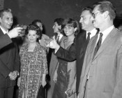 L’on. Aldo Moro, Giulietta Masina, Claudia Cardinale, Federico Fellini e Pietro Germi alla festa in occasione della consegna dell’Oscar per il film «8 ½». Teatro di posa Safa-Palatino al Celio - Roma, 26.4.1964 