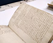 Aula IV del Museo di Palazzo Poggi: allestimento della mostra "Il primo profumo"