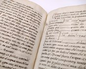 Aula IV del Museo di Palazzo Poggi: allestimento della mostra "Il primo profumo"