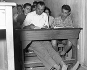 Studenti alla scuola elementare per operai a Fosso di Sant' Agnese. Roma, 30 luglio 1958