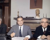 Aldo Moro in riunione con Giuseppe Saragat e Antonio Gava all'Istituto Alcide De Gasperi in via della Camilluccia. Roma, 20 maggio 1963