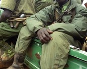 Ph. Luciano Nadalini | Militare del Fronte Nazionale di Liberazione Congolese a Butembo nelle Provincia del Kivu Nord, Repubblica democratica del Congo, febbraio 2001 Ph. Luciano Nadalini | Militare del Fronte Nazionale di Liberazione Congolese a Butembo nelle Provincia del Kivu Nord, Repubblica democratica del Congo, febbraio 2001