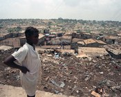 Ph. Luciano Nadalini | Baraccopoli in uno dei barrio di Luanda, Angola, marzo 1999
