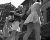 Ragazze a passeggio. Roma, 4.7.1969