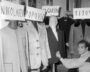 Angelo Litrico nel suo laboratorio sartoriale. Roma, 12.9.1961