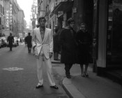 Ragazzo in abito bianco. Roma, 8.2.1968