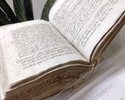 Atrio dell'Aula Magna della Biblioteca Universitaria di Bologna: allestimento espositivo della mostra Scienza & bellezza